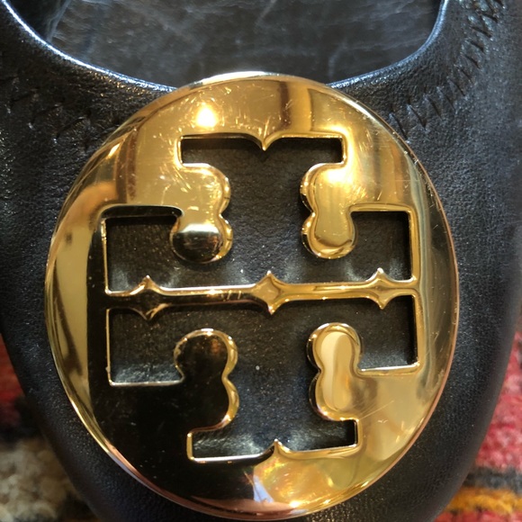 Black Tory Burch ballet flats with gold emblem - Picture 3 of 6